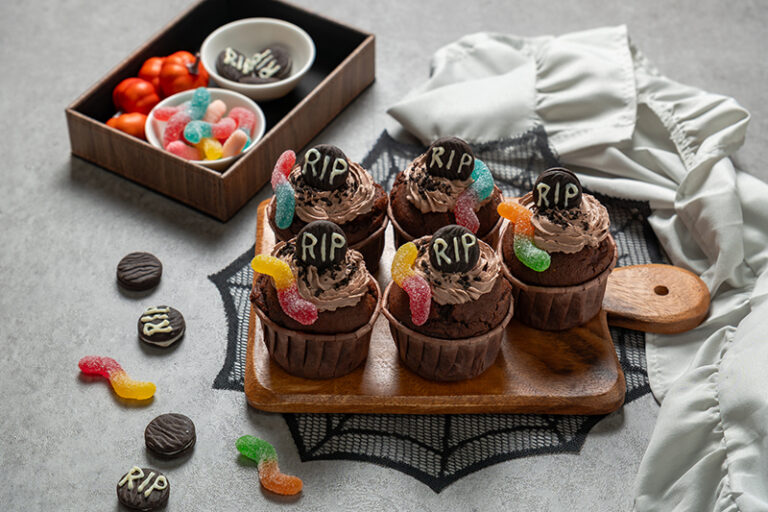 Spooky Graveyard Cupcakes