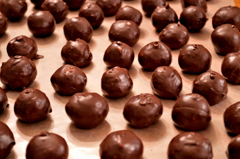 Valentine’s Day: Chocolate Truffles for Your Sweetheart